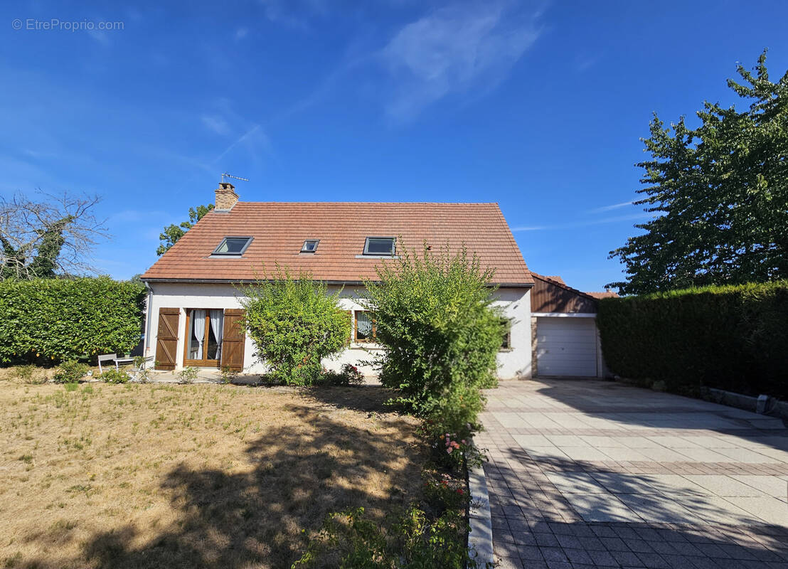 Maison à FONTENAY-LES-BRIIS