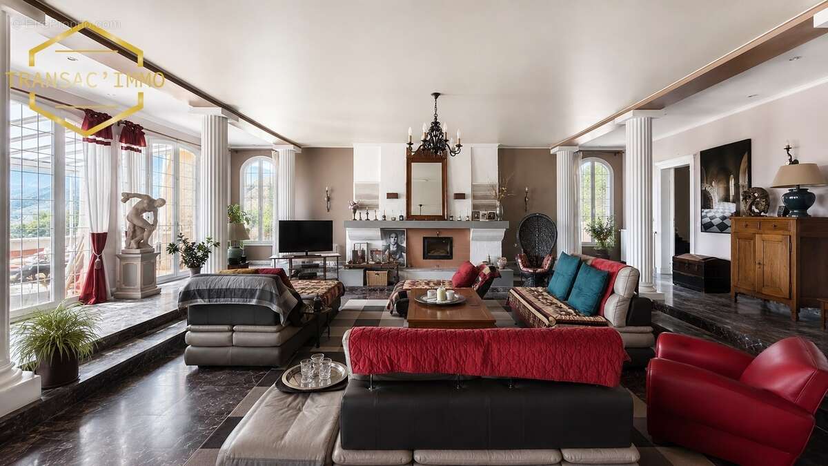 Maison 337 m² à Saint-Laurent-En-Beaumont  - photo 7