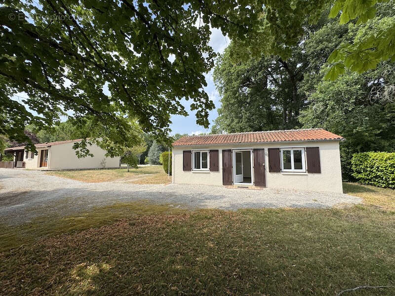 Maison de plain avec gite, piscine et grand jardin situées au calme. - photo 6