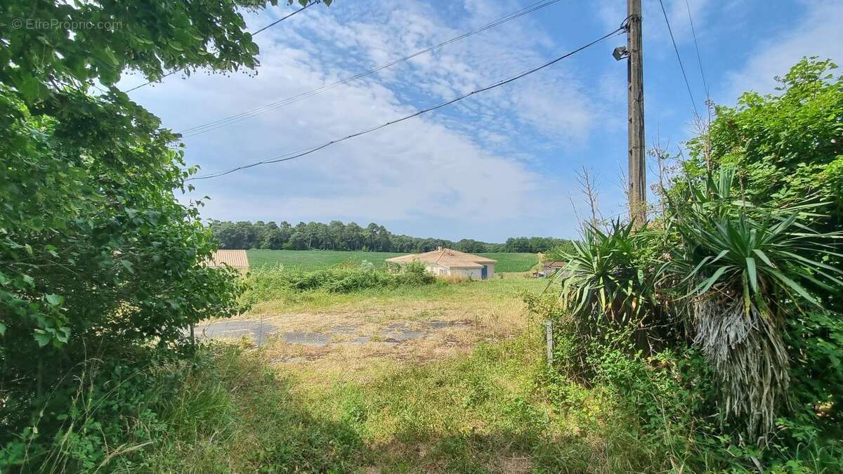 Maison à SAINT-AMAND-DE-VERGT