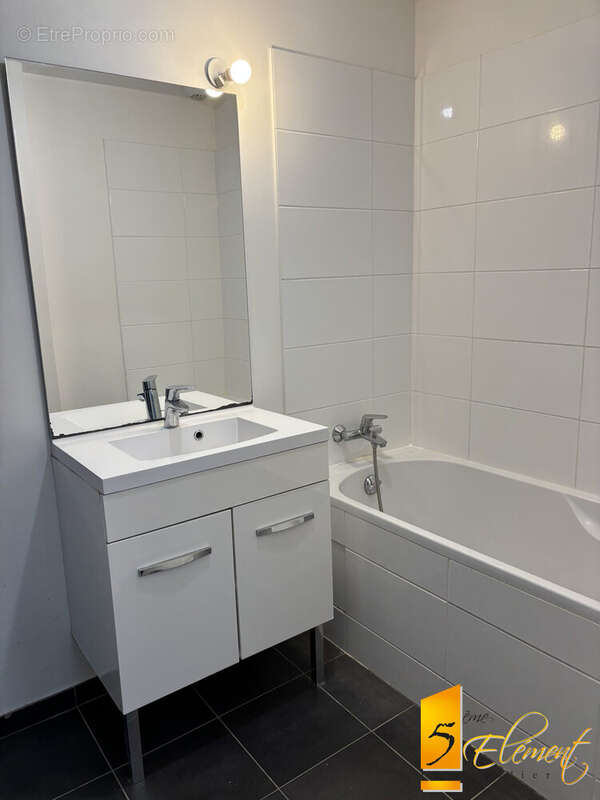 Maison à LA TOUR-DE-SALVAGNY