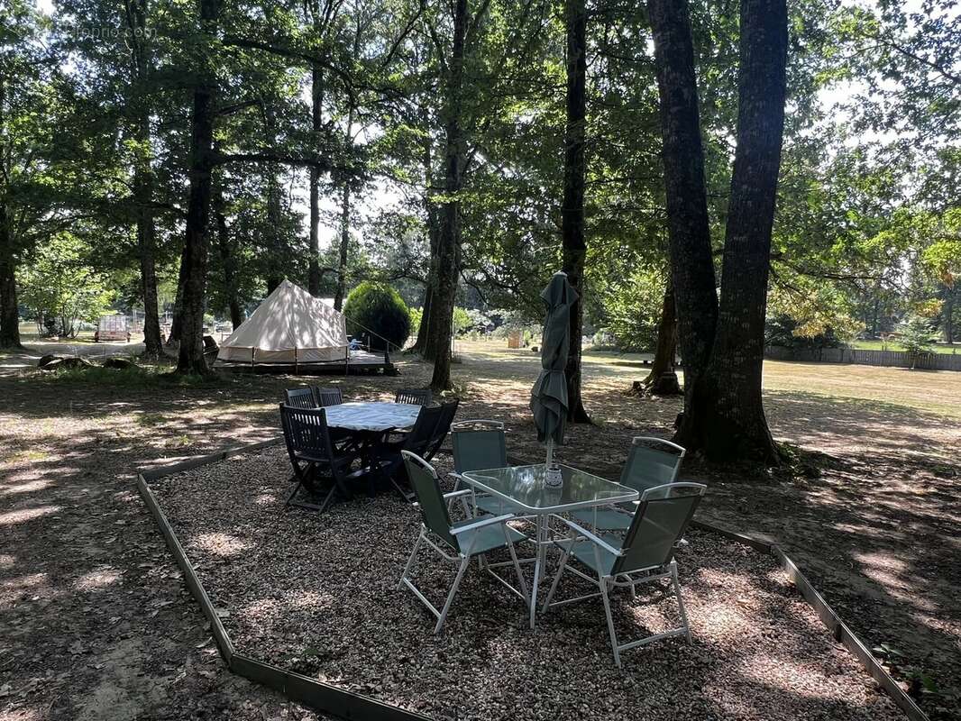 Camping avec lac de pêche dans un emplacement paisible - photo 18
