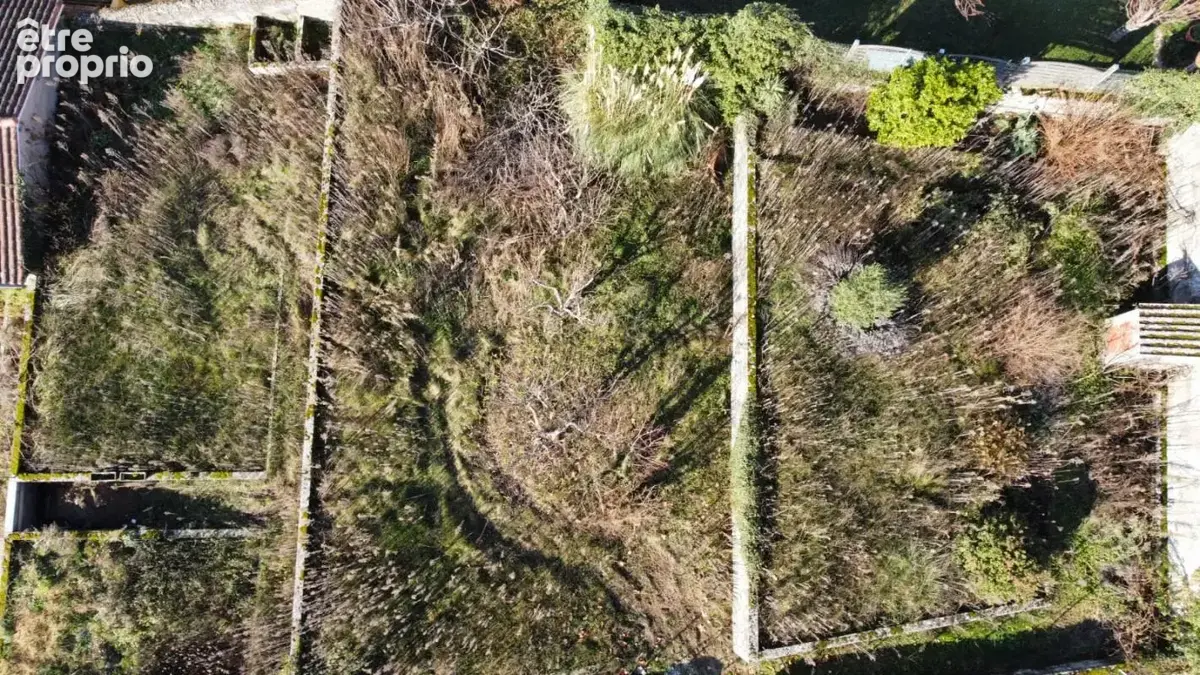 Terrain - Libre constructeur - Au cœur du village - Au calme absolu - photo 13
