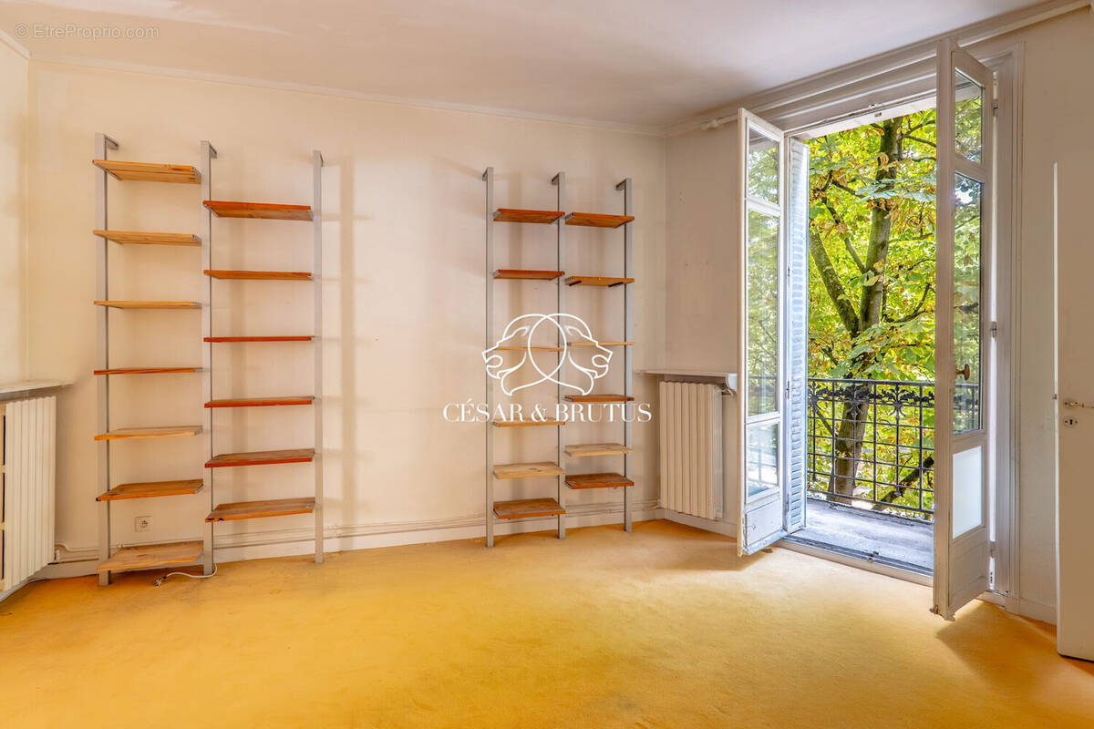 Appartement à PARIS-14E