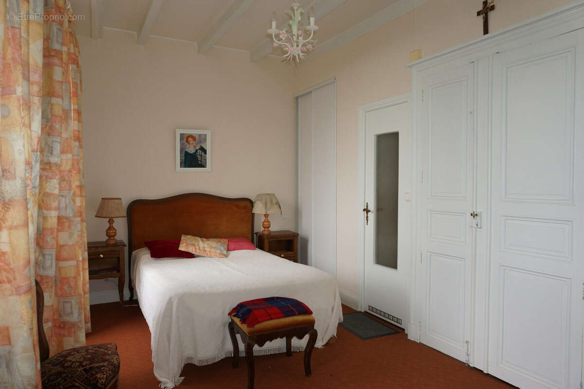 Maison à CASTELNAU-MONTRATIER