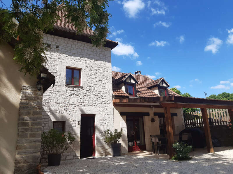 Maison à SALVAGNAC-CAJARC