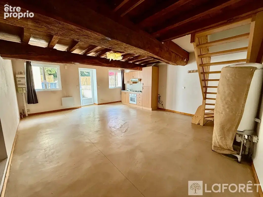 Appartement T3 en duplex avec cour et parking - photo 3