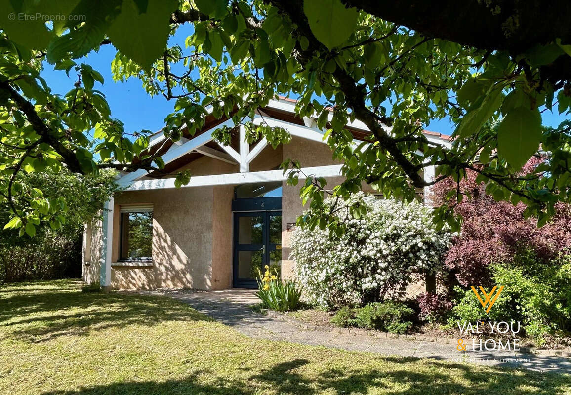 Maison à VAUGNERAY