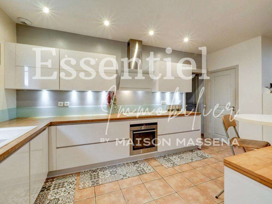 Maison à SAINT-LAURENT-DU-VAR