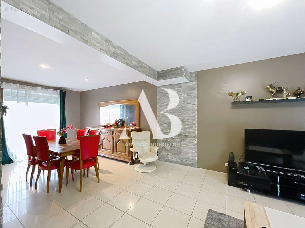 Maison à LA CHAPELLE-RABLAIS