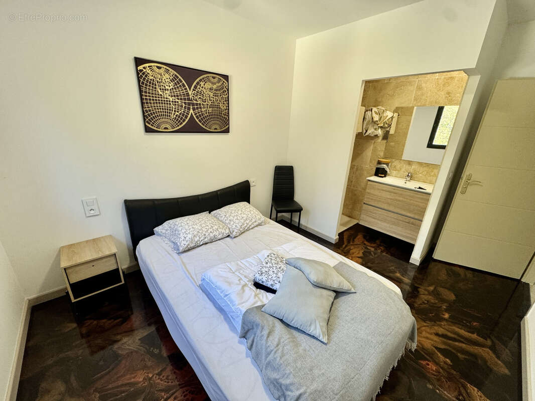 Maison à SAINTE-CECILE-LES-VIGNES