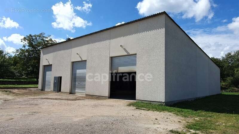 VAUVILLERS (70). Ensemble immobilier composé d'une maison d'habitation de 170m² et d'un bâtiment de 520m² - photo 15
