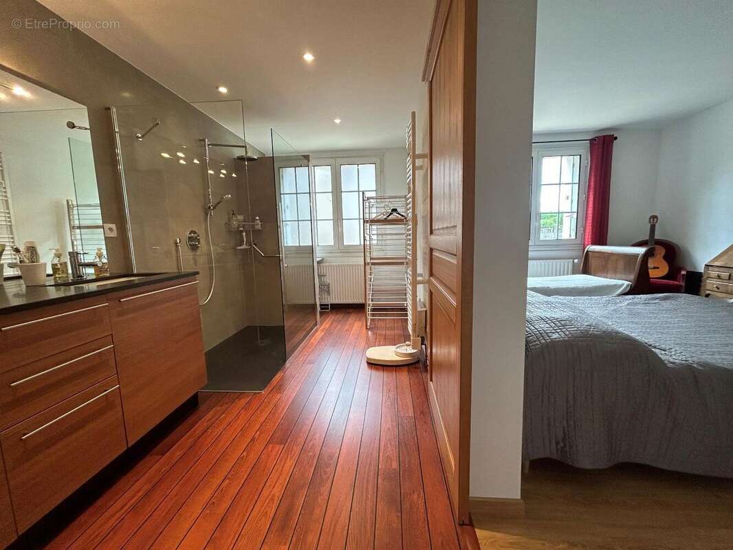   - Maison à SEICHES-SUR-LE-LOIR