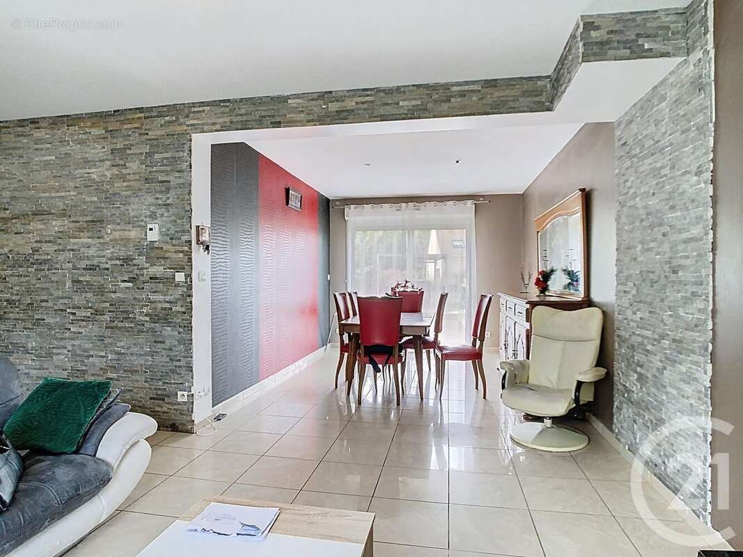 Maison à LA CHAPELLE-RABLAIS