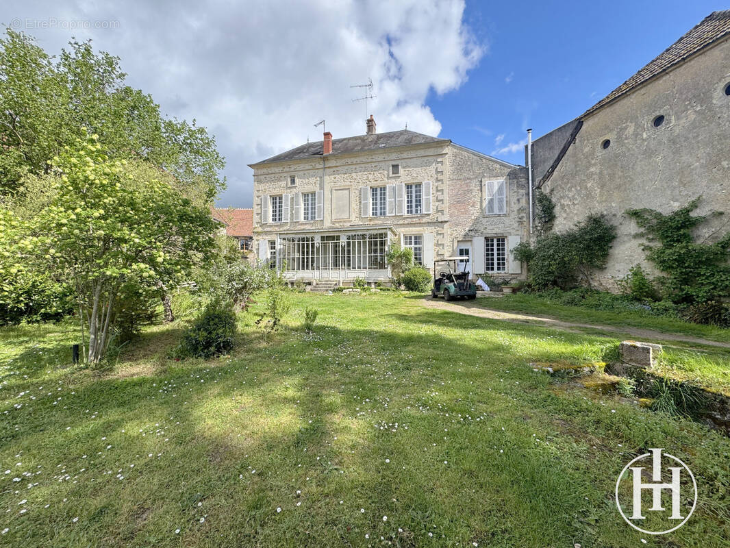 Maison à BRUERE-ALLICHAMPS