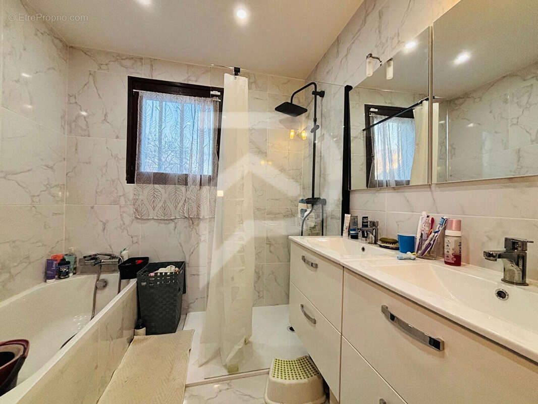 Maison à SARTROUVILLE