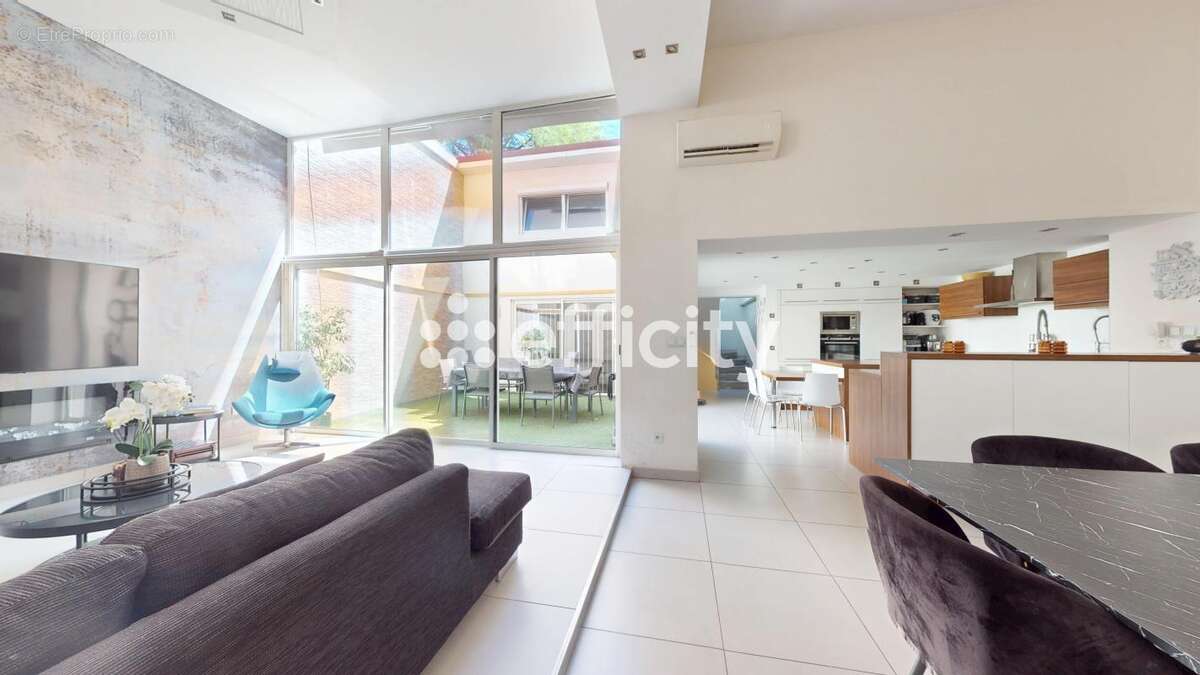 Maison à VILLEURBANNE