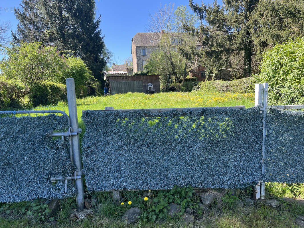 Maison à ANGLARDS-DE-SALERS