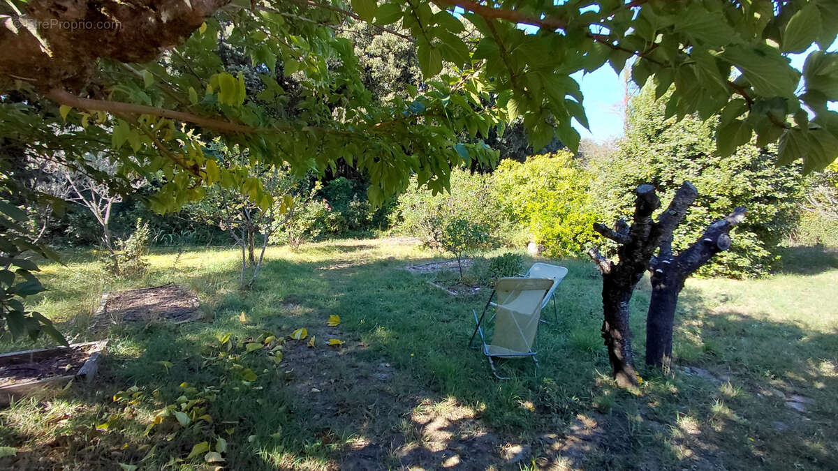 Maison à SAINT-MONTAN