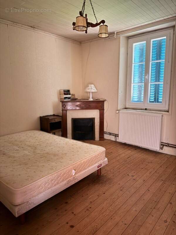 Maison à LA CELLE-DUNOISE