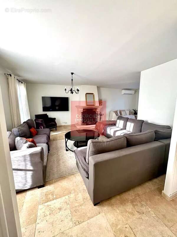 Maison à LE MESNIL-SAINT-DENIS