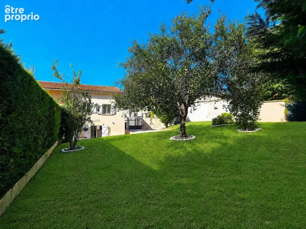 Maison 4 pièces 110 m² à vendre à Fontaines-Saint-Martin (69270) - photo 2