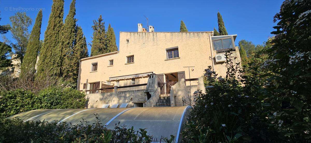 Maison à SAINT-CLEMENT-DE-RIVIERE