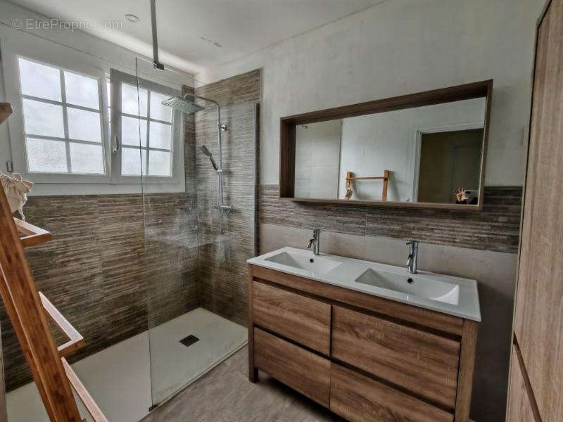 Maison à SAUGNAC-ET-CAMBRAN