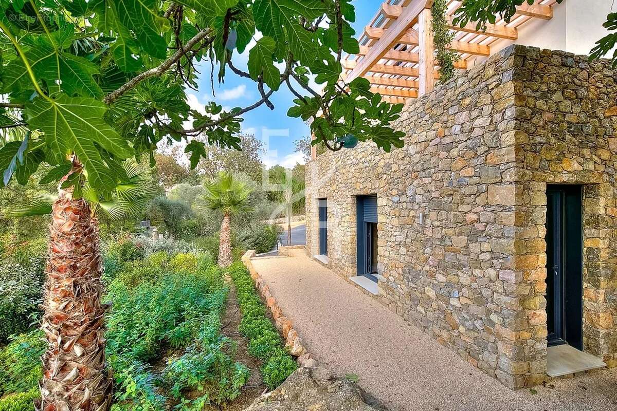 Maison à MOUGINS