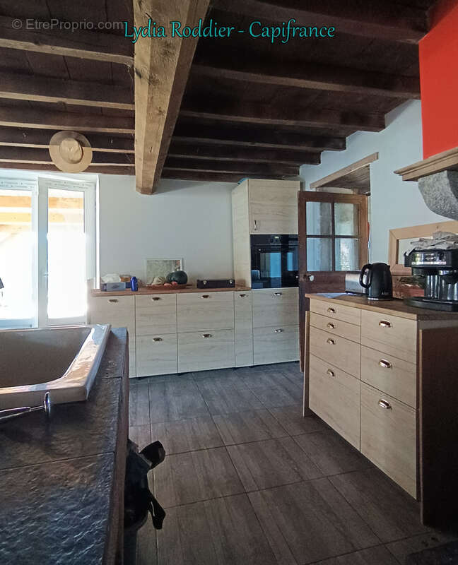 Maison 177 m2 - 6 pièces - 3 Chambres avec vue exceptionnelle à Saint Victor Montvianeix (63550) - photo 7