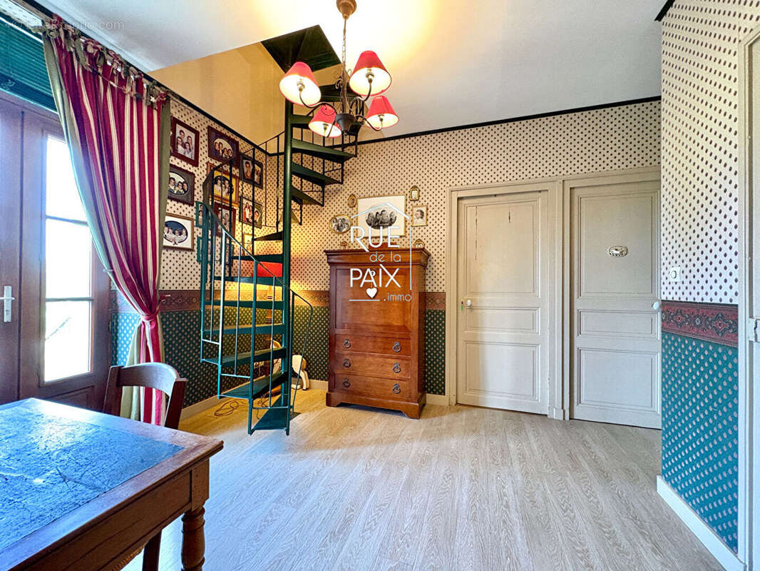 Maison à VENDEUVRE-DU-POITOU