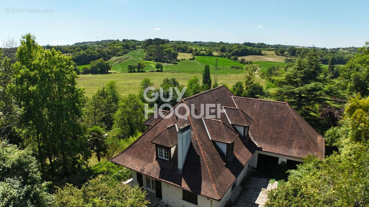 Maison spacieuse à vendre à Lagor - 6 chambres et grand terrain - photo 4