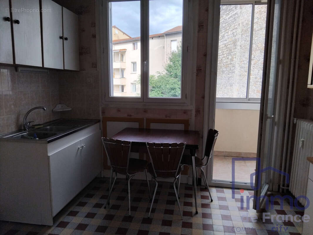 Appartement 69 m² à Saint-Etienne  - photo 7