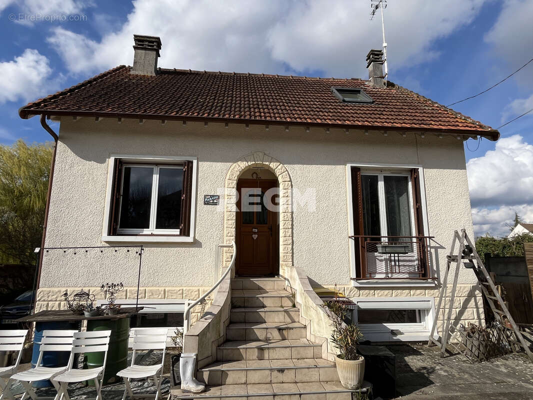 Maison à URY