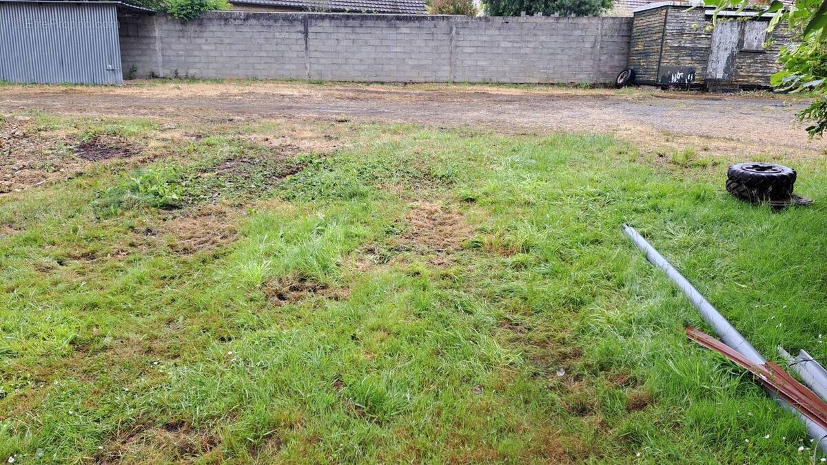 Terrain à BRIIS-SOUS-FORGES