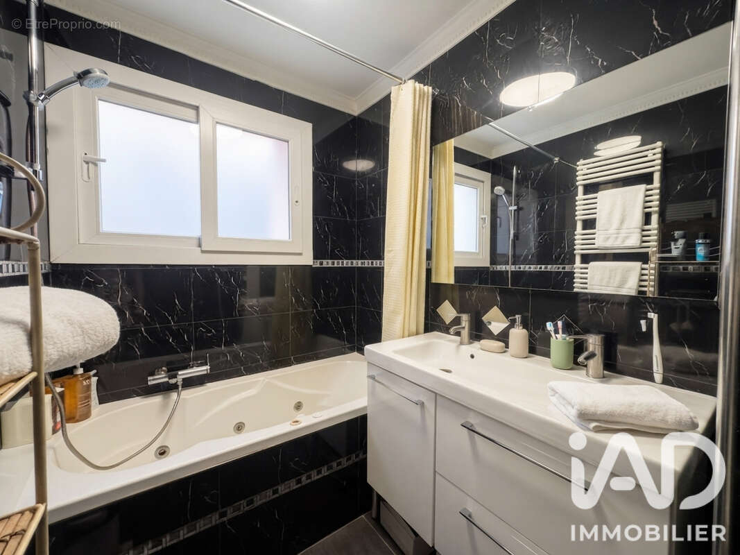 Appartement 62 m² à Antibes  - photo 4