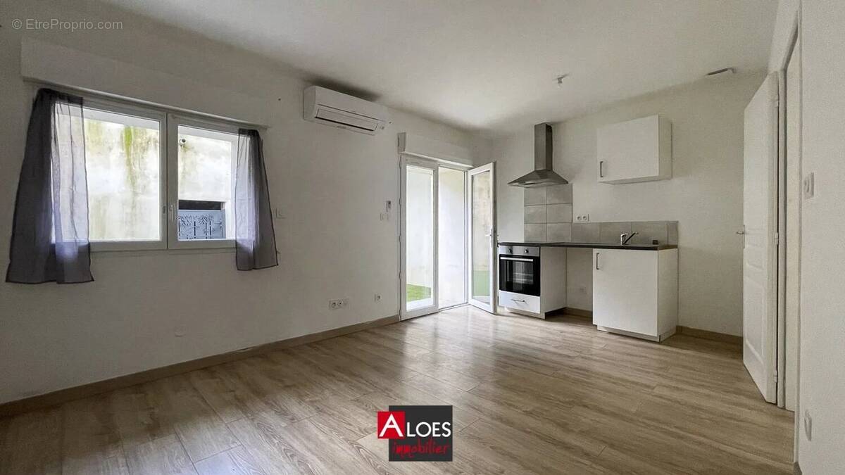 Appartement à UCHAUD
