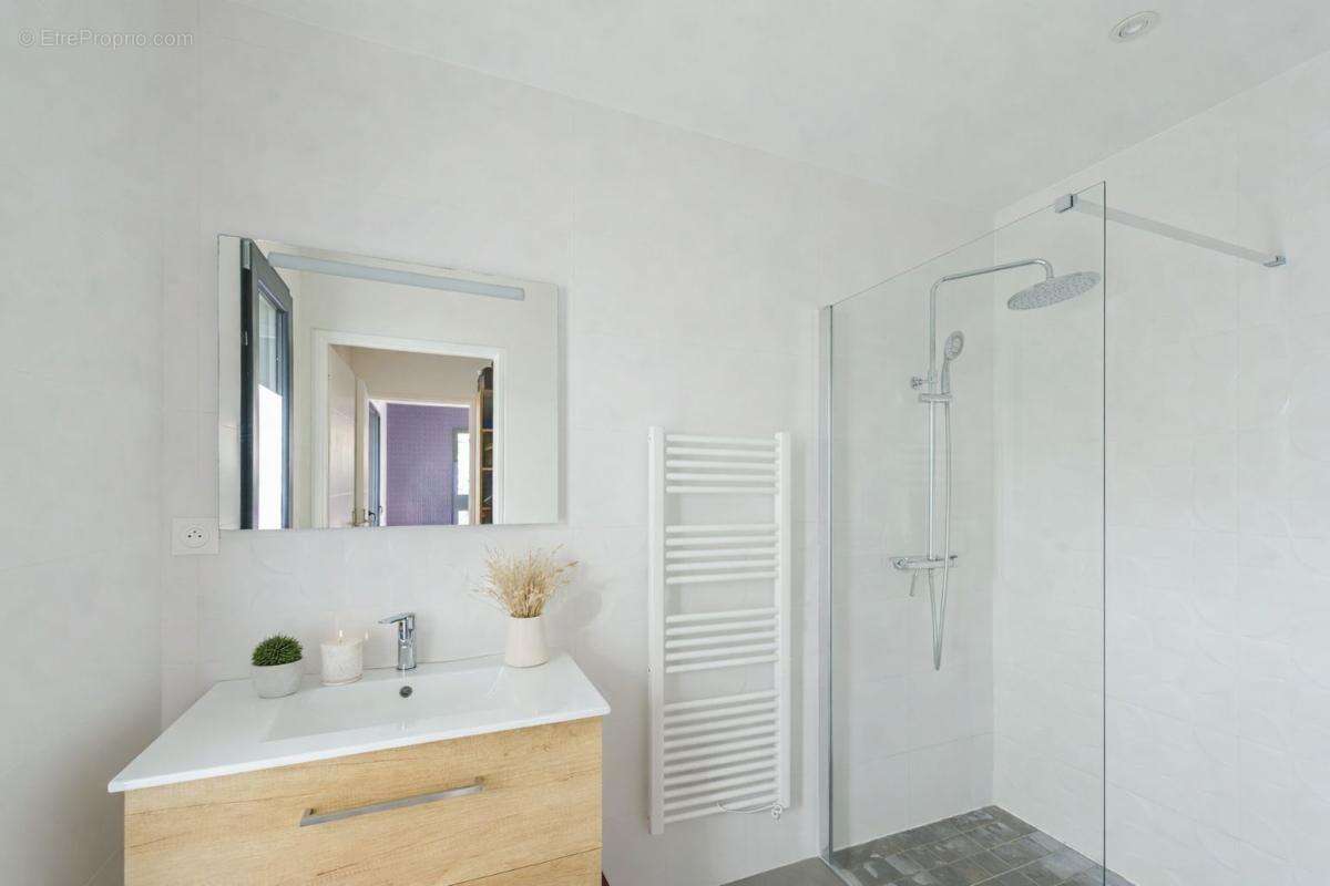 Maison À Vendre / Villa T5 / piscine - photo 9