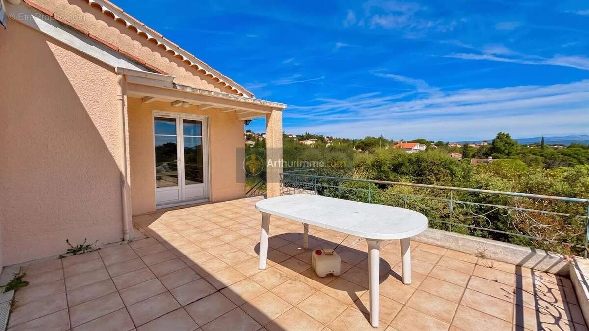 Villa vue mer de 126 m² avec fort potentiel - photo 3