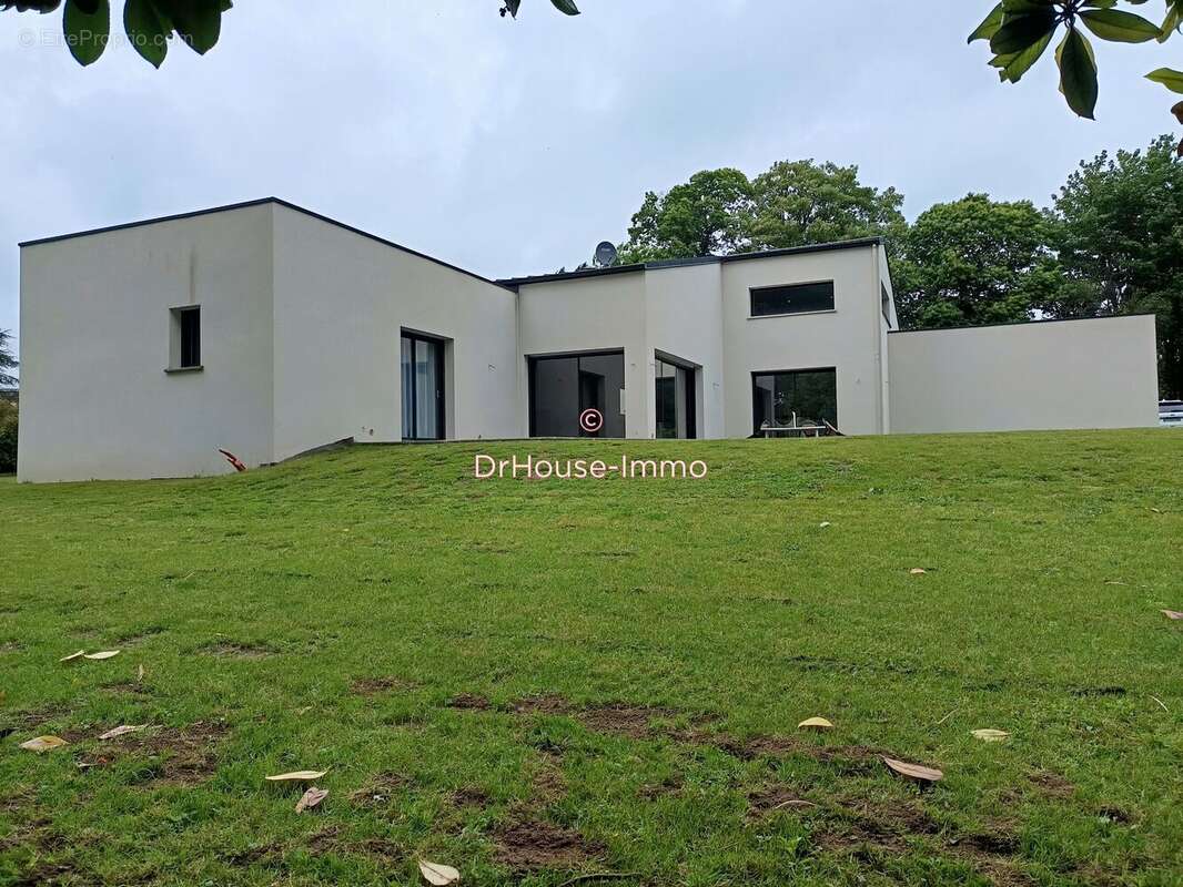 Maison à LOUVIGNE-DU-DESERT