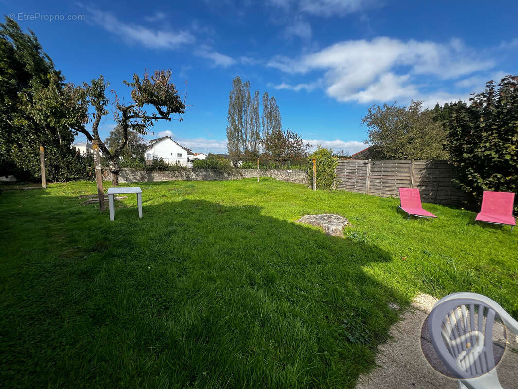 Commerce à SAINT-AUBIN-LE-CLOUD