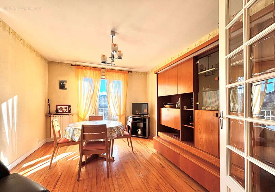 Appartement à SAINT-ETIENNE