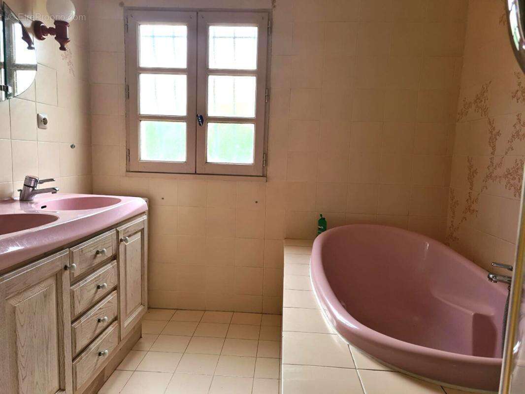 Maison à SAINT-GEORGES-DES-COTEAUX