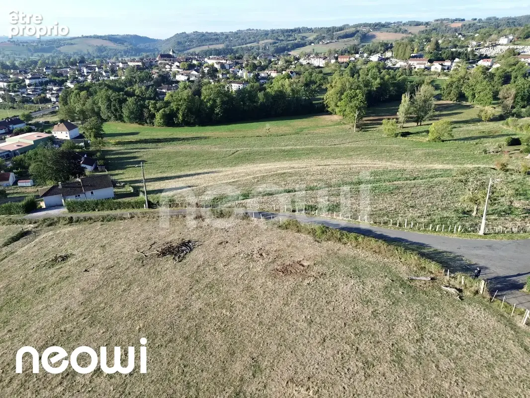 Terrain à SAINT-ETIENNE-DE-MAURS