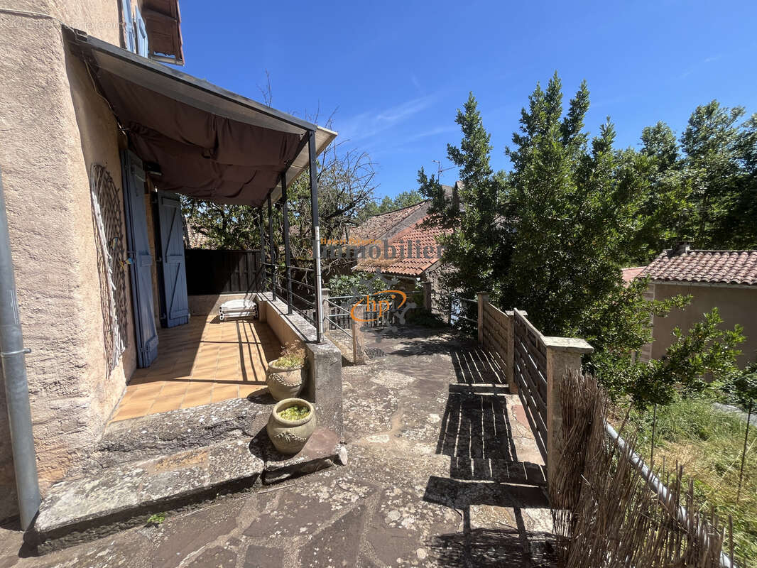 Vente maison de village avec grande terrasse. - photo 4