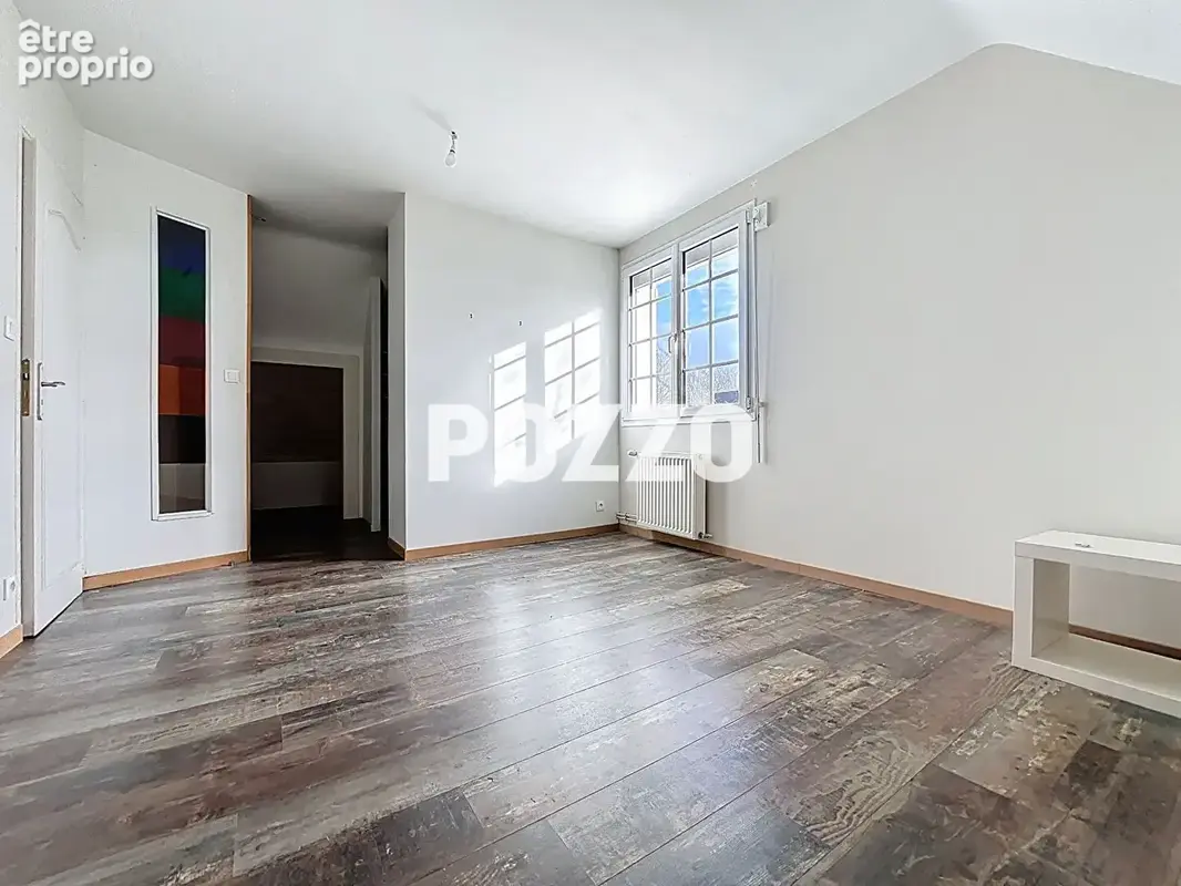 A vendre. saint-lô. beaux volumes avec vie de plain-pied. jardin de 600m² env. - photo 9