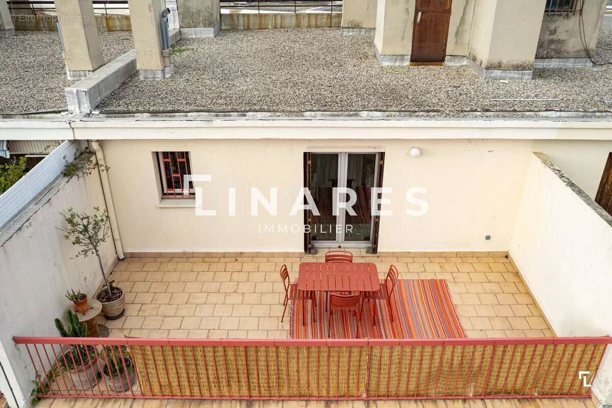 Appartement à MARSEILLE-5E