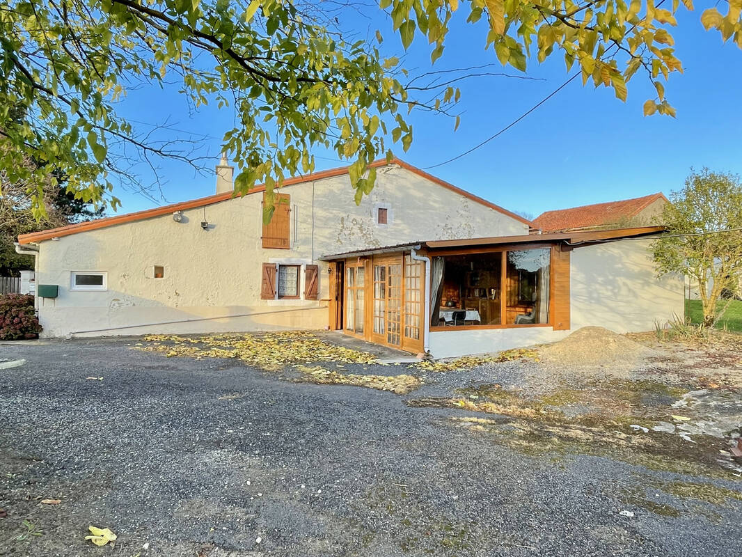 Maison à LA CHAPELLE-BATON