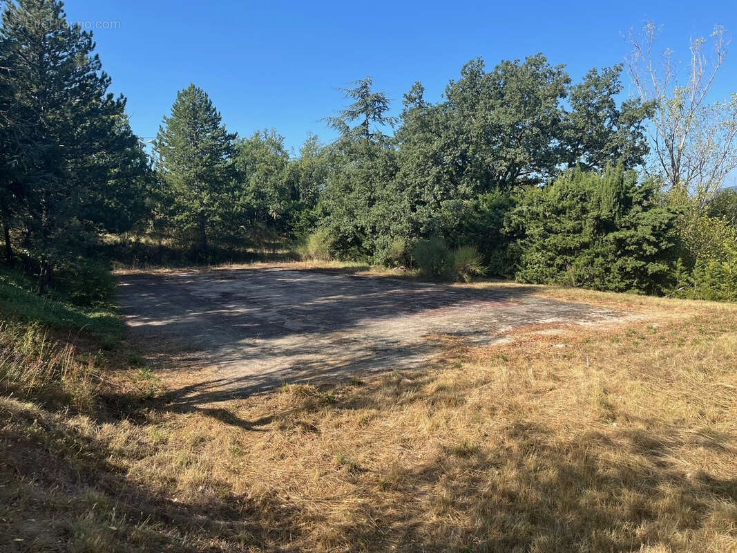 Terrain à SAINT-VALLIER-DE-THIEY