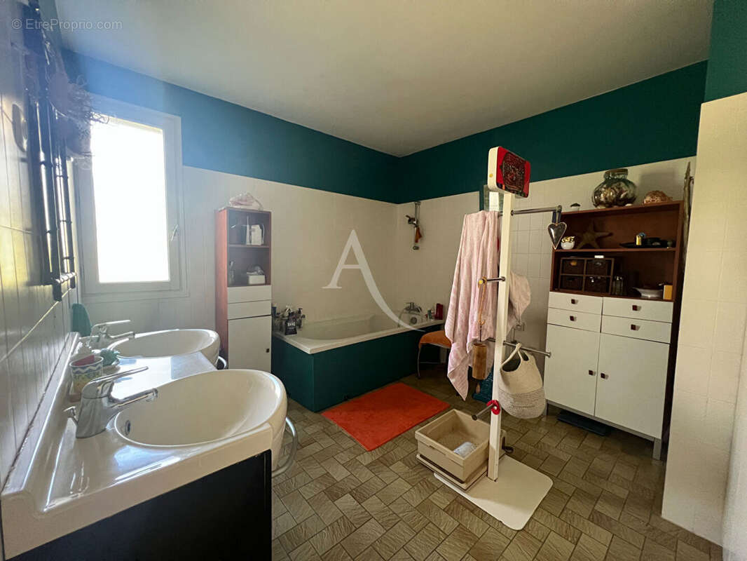 Maison Saint Julien De Chedon - 166 m² - photo 8